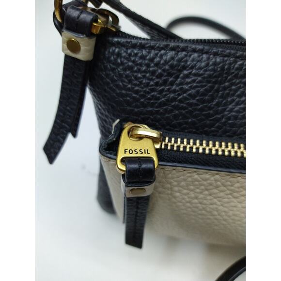 Fossil Colorblock Ivory Black Pebbled Leather Chain Strap Zipper Crossbody Bag - Picture 6 of 9